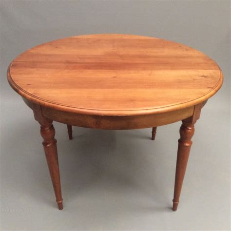 Can round kitchen & dining tables be returned? French Cherry Wood Round Kitchen Dining Table - Antiques Atlas