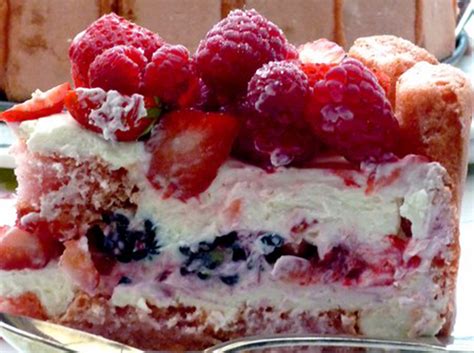Charlotte aux fruits rouges sans cuisson Leryam