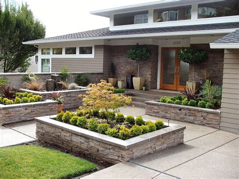 This dusky grey shade is subtle and stylish enough and won't be much of an eyesore. 25+ Simple Front Yard Landscaping Ideas That You Need To ...