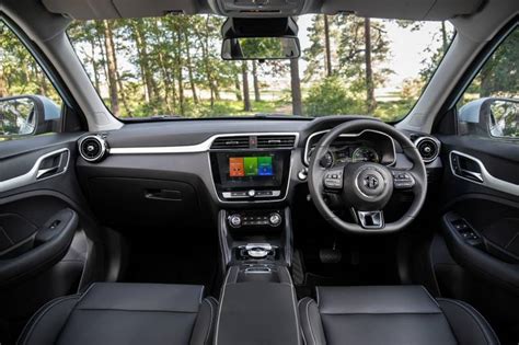 Mg'nin yeni elektrikli otomobili zs ev, şık tasarımdan ve hayat tarzınızdan ödün vermeden sıfır emisyonlu bir aracı kullanma keyfini size sunuyor. MG ZS EV review | Car review | RAC Drive