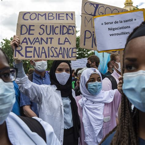 Paris un rassemblement pour dénoncer des suicides d internes en médecine