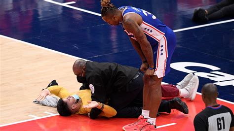 Fans Behaving Badly Man Runs Onto Court During Nba Game Is Tackled By