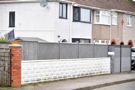 Furious Woman Has To Pay £300 To Remove Fence After Neighbours