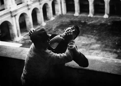 Ce roman, qui est d'abord une admirable analyse de l'adolescence, relate l'éveil d'une conscience à travers les désarrois intellectuels, moraux et charnels de törless, élève dans un collège très huppé de la. Les Désarrois de l'élève Toerless | Under the deep, deep sea