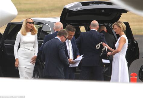 Jerry Hall Arrives In Melbourne With Rupert Murdoch Daily Mail Online