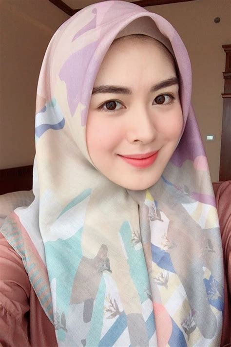 Kumpulan Foto Cewek Muslimah Hijab Cantik Indonesia Dzargon