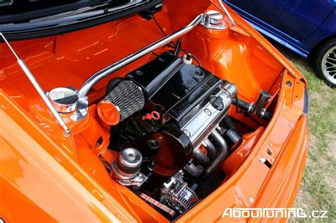 The fourteenth part of the complete renovation of the legendary škoda felicia pickup 1.9d and the rebuilding on the motorcycle. About tuning: ŠKODA FELICIA