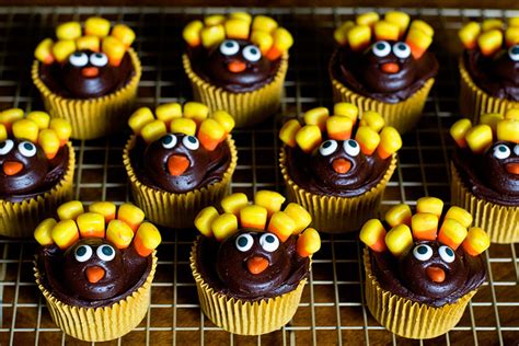 Festive cupcake decorations to sweeten your thanksgiving; 11 Awesome Cupcake Decorating Ideas | Turkey cupcakes ...