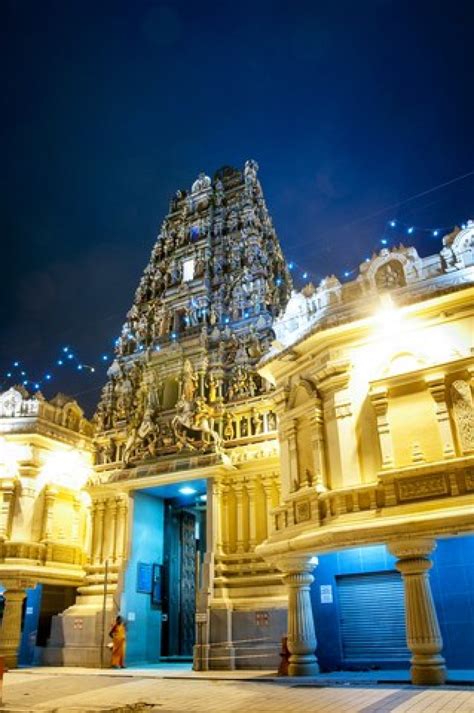 The temple was built by the chinese community (hainanese) in kuala lumpur between 1987 and 1989. Kuala Lumpur - Sri Mahamariaman Temple