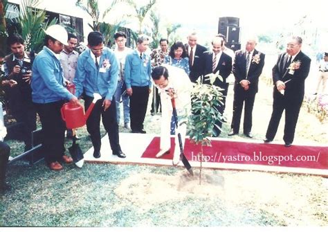 The circuit layout was designed by dutchman john hugenholtz. Kilang Proton (Shah Alam) 1985