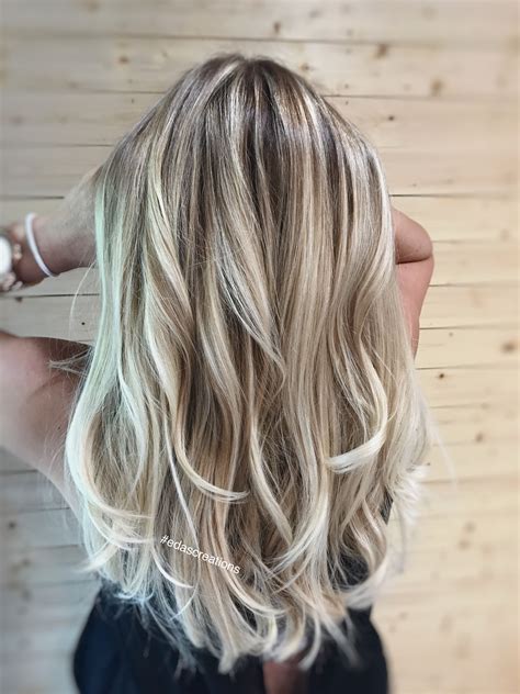 Pour en finir avec les cheveux ternes, on opte pour un balayage lumineux. Balayage long hair blonde (With images) | Balayage long ...
