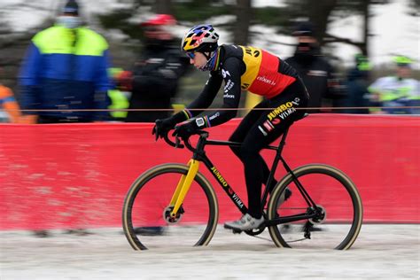 Wie neemt de olympische fakkel over van fabian cancellara? Wout van Aert memenangkan Zilvermeercross putra - Netral.News