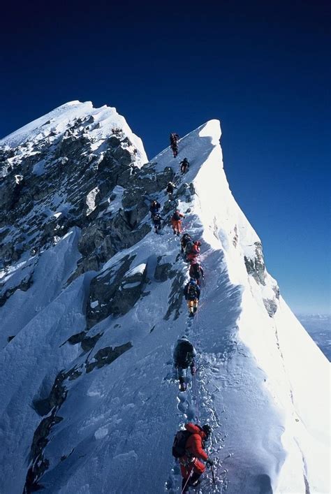Few Steps To Reach The Summit Of Mt Everest Monte Everest Nepal
