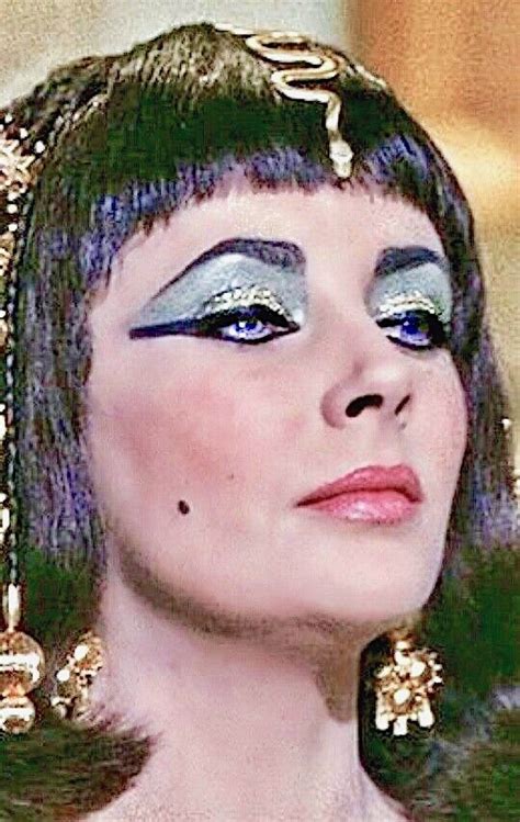 Elizabeth Taylor In Cleopatra 1963 Egyptian Makeup Egyptian Beauty