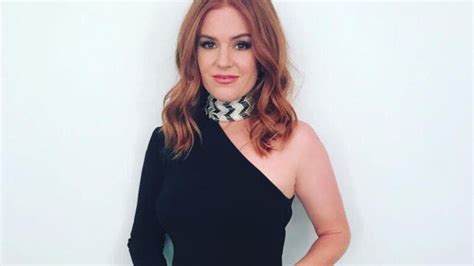 She is known for appearing in supporting roles in films, such as gloria cleary in the 2005's wedding crashers and rebecca bloomwood in 2009's confessions of a shopaholic. Isla Fisher Says What's on Her Mind About Kids | Al Bawaba
