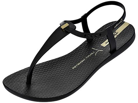 The Most Comfortable Flip Flops For Travel