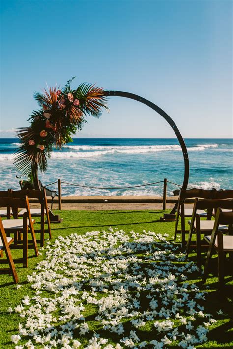 Circle Arch Oceanfront Wedding Ceremony Beach House Kauai In 2020