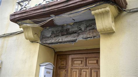 Los vecinos de granada no encuentran la calma todavía. Santa Fe y Atarfe, agrietados y atareados por el terremoto ...