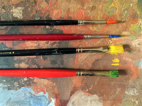 Here the chemistry can help us, because laundry detergent or dish soap is excellent at removing the fat. How to clean oil paint brushes and enjoy it - The Art Digger