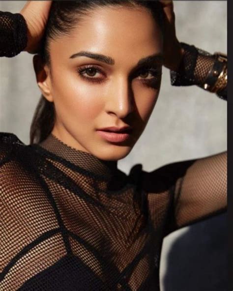 40 ridiculously sexy half nude photos of kiara advani music raiser