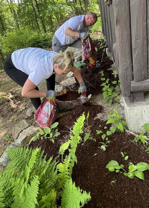 Barclays, Old Navy, and Rockland Conservation Corps Volunteers Team up