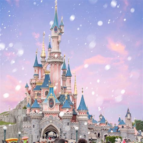 Downloaden Netter Disney Castle Snow Wallpaper