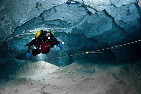 Plongée Dans Une Grotte Sous Marine Russe Cave Diving Underwater