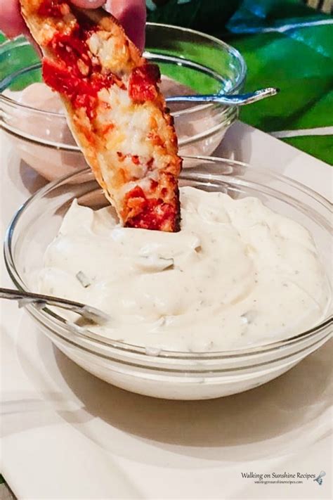 The Best Homemade Pizza Dipping Sauce To Serve