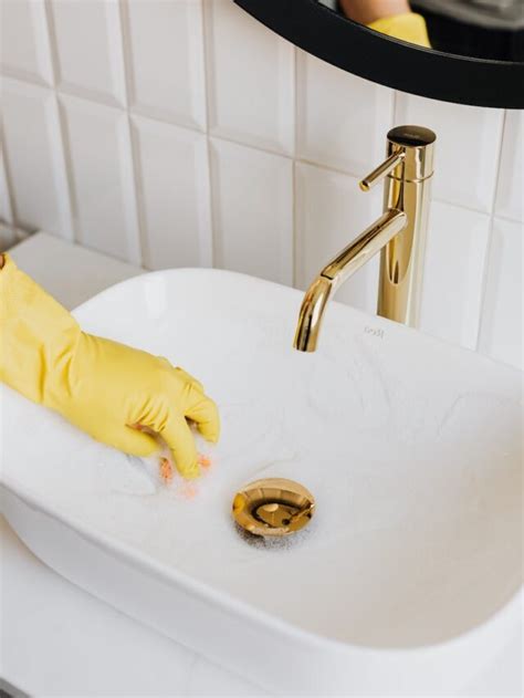 12 Bathroom Cleaning Mistakes To Avoid According To Experts