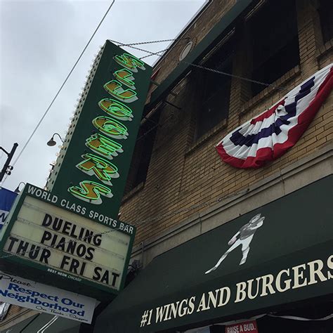 Wrigleyville Bars Guide To Spots Around The Ballpark Chicago Tribune