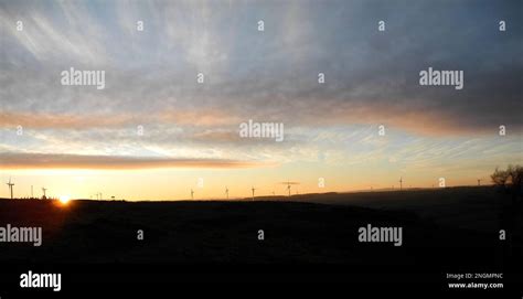 Sinkende Sonne Mit Horizont Fotos Und Bildmaterial In Hoher Aufl Sung