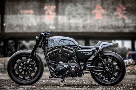 Jika pan america melakukan pendekatan sebagai sport adventure maka untuk bronx adalah street fighter sadis dengan desain macho. Harley Streetfighter: "Hooligan Tactics" - BikeBound