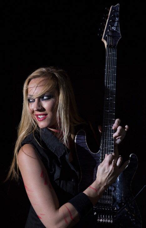 Pin By Art Moran On Nita Strauss Female Guitarist Guitar Girl Nita