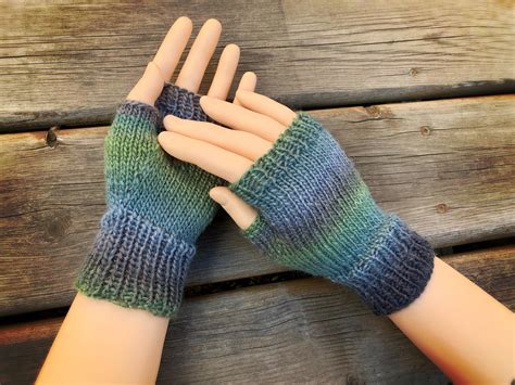 how to knit fingerless gloves