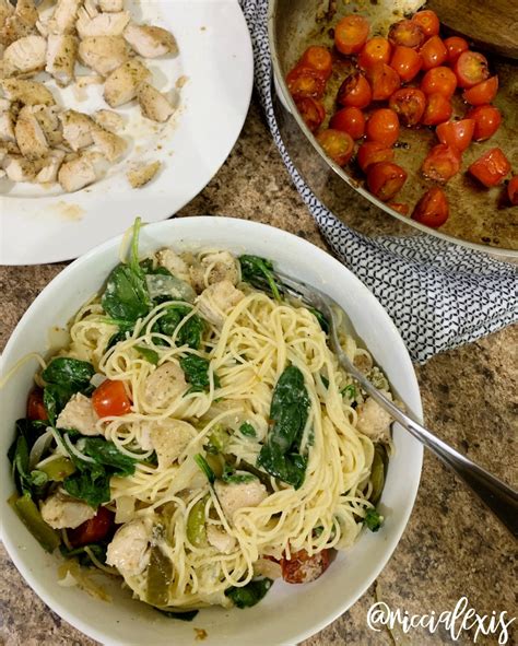 However, if you are looking to earn some brownie points, add in a sideline that compliments this dish. Italian Chicken Spaghetti with Protein Pasta {recipe}