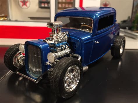 1932 Ford 5 Window Coupe Plastic Model Car Kit 125 Scale
