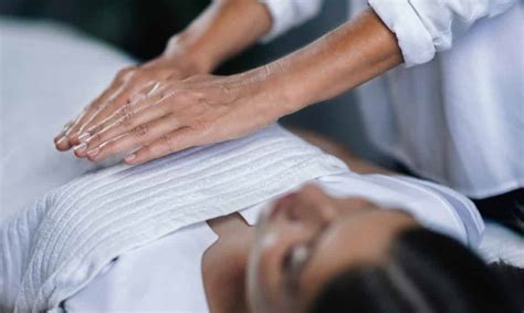 Reiki Healing Energy Spreads Calm And Reduces Stress Chicago Health
