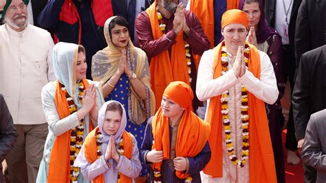 Justin Trudeaus Indian Outfits Mocked Tirelessly On Twitter PHOTOS
