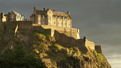 Guard Wall Tackles Edinburgh Castle Rock Fall Danger Bbc