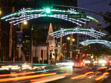 17 Best Places To See Christmas Lights In Los Angeles