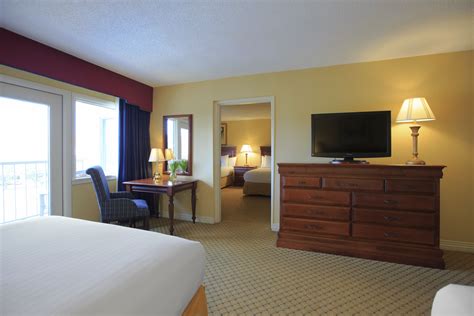 These hotels have two bedroom two bathroom suites depending on location. Two Bedroom Queen Suite at Music Road Resort HOTEL | Two ...