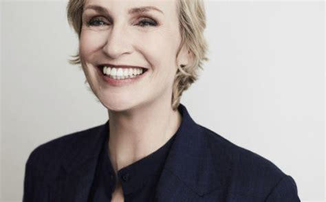 The Weakest Link Nbc Revives Game Show With Jane Lynch As Host Canceled Renewed Tv Shows