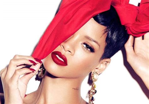 Oomph Rihanna Flaunts Bare Breasts While Filming Music Video India Tv