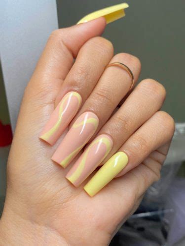 28 Trending Yellow паіɩ Ideas to Try in 2023