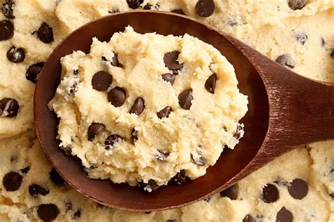 Heres Why Its Ok To Eat Raw Cookie Dough Eating Raw Cookie Dough