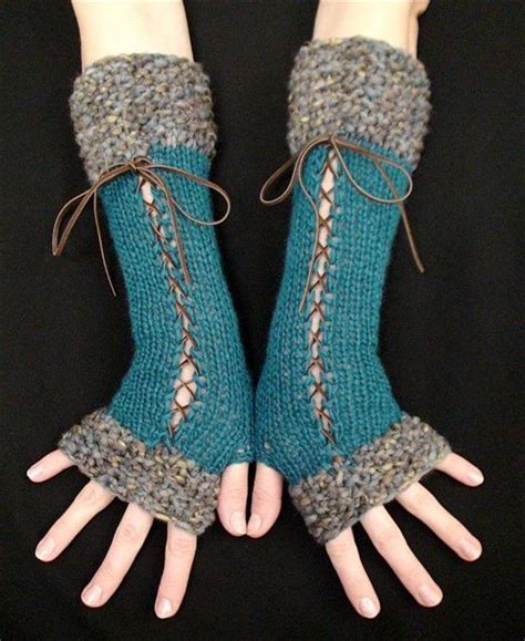 Crochet fingerless gloves provide warmth, simplicity and the convenience of being able to use your fingers when you need to like searching through your that's why i've put together this list of 20 easy fingerless gloves crochet patterns. 48 Marvelous Crochet Fingerless Gloves Pattern