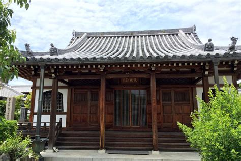 There are so many temples, shrines and gardens in the city, so it is one of the best places to visit in japan. 西迎寺｜奈良県奈良市 - 八百万の神