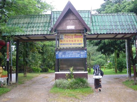 backpacking-in-laos-staying-at-vang-vieng-guesthouse,-vang-vieng-don-t-stop-living
