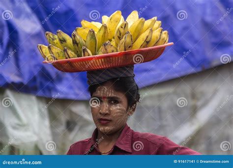 Banana Seller Editorial Photo Image Of Myanmar Life 91617141