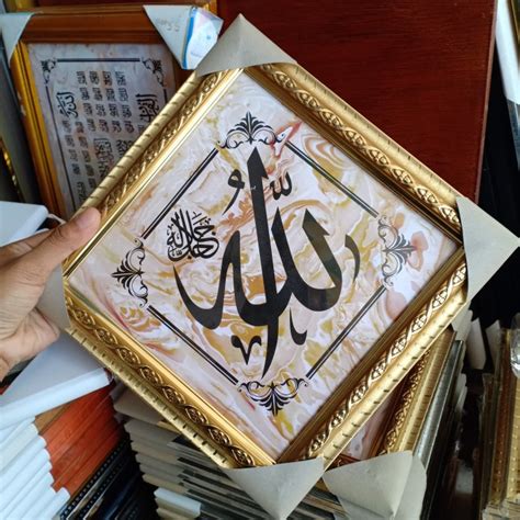 Kaligrafi menjadi suatu seni yang indah dan selalu terdapat di setiap sudut masjid. Hiasan Pinggir Kaligrafi - Menggambar Hiasan Tepi Youtube ...